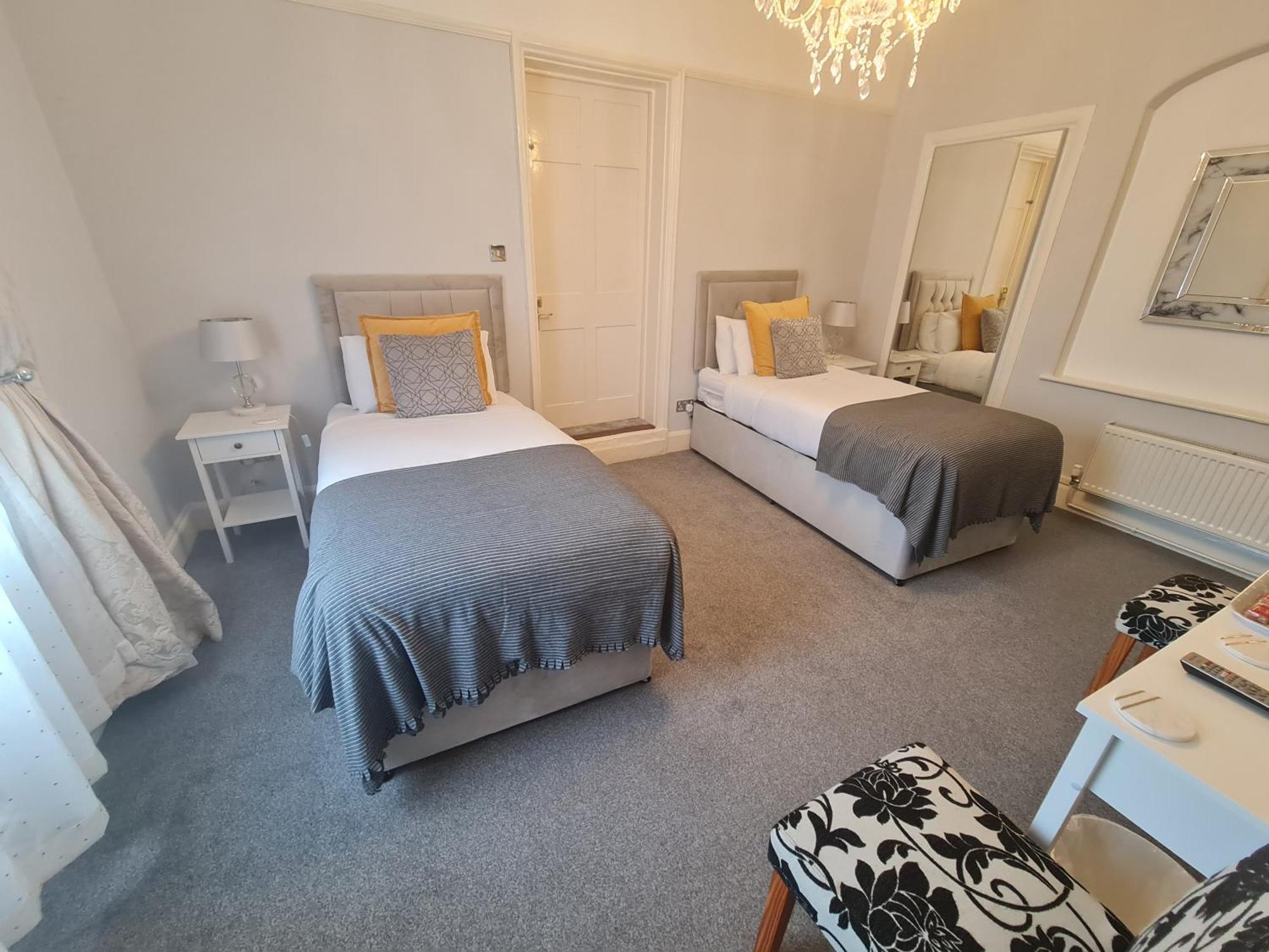 Beaufort Lodge - Central Location & Free Parking Taunton Esterno foto